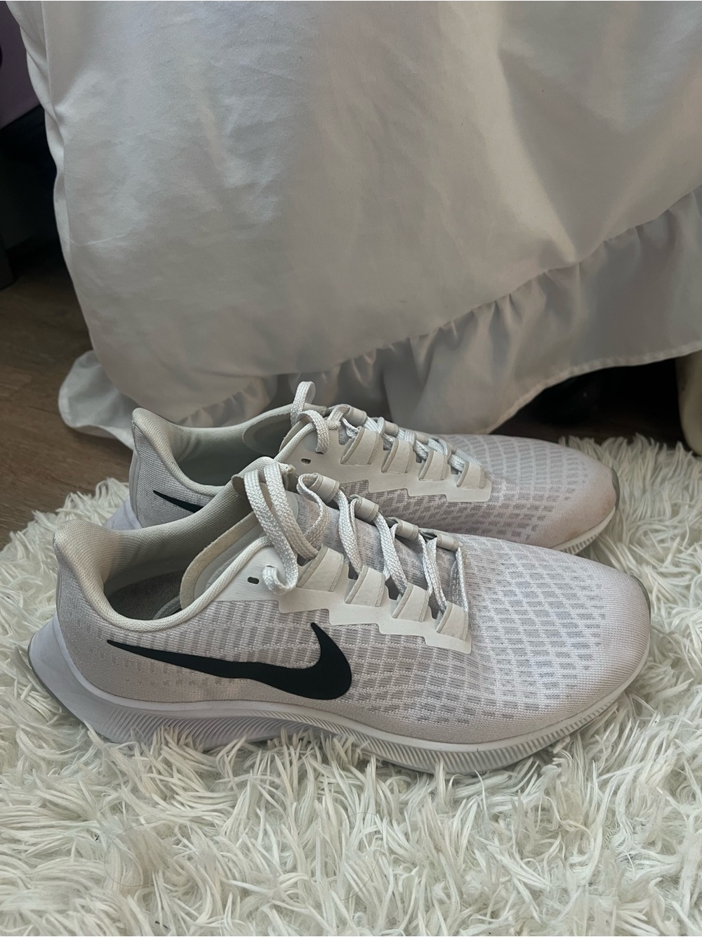 Nike Women's Light Gray and White Casual Sneakers